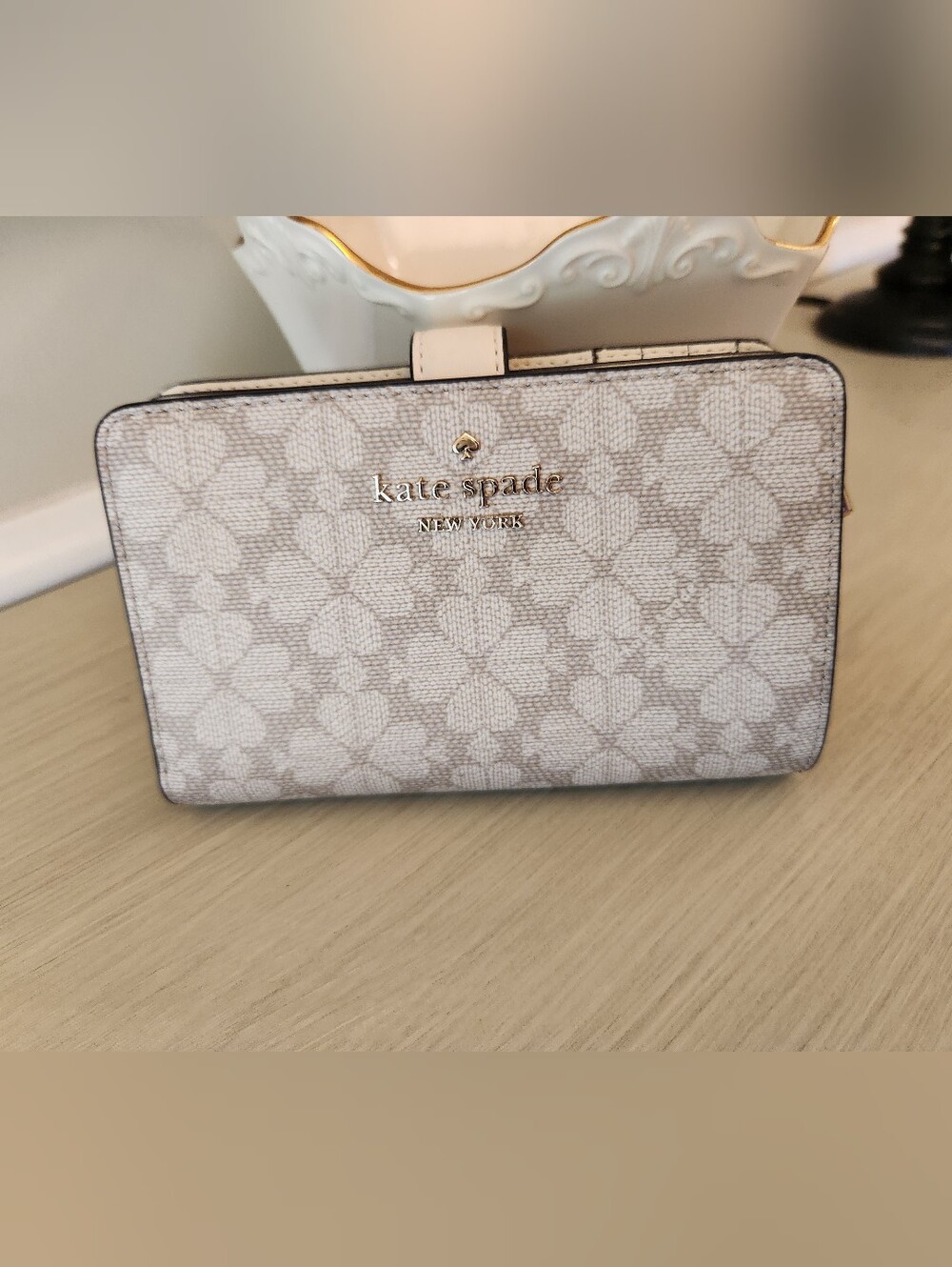 kate spade Spade Flower Medium Bifold wallet with gold logo